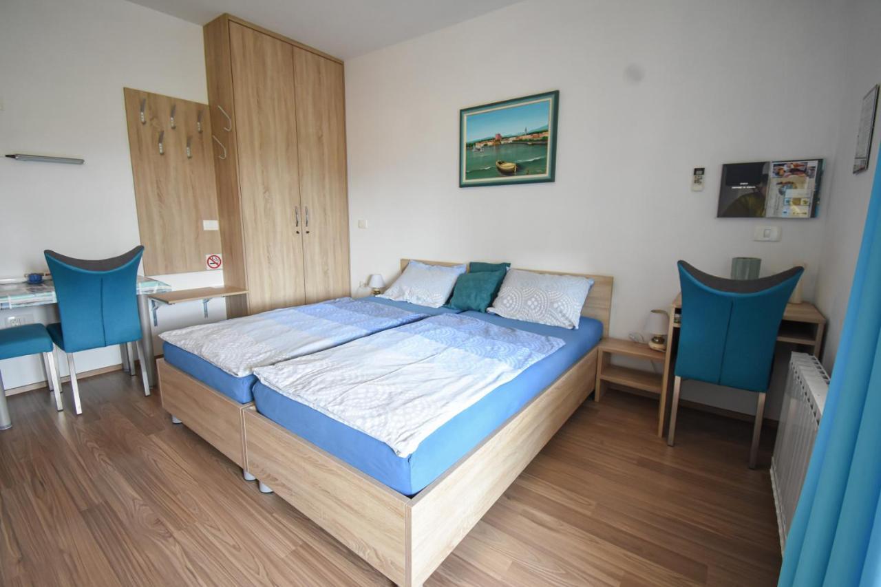 Apartmaji Sobe Zvezda Pobegi Exterior photo