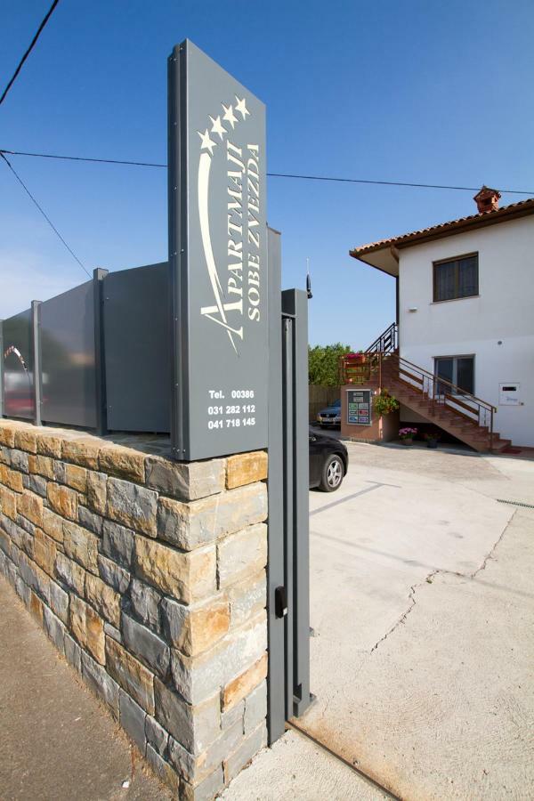 Apartmaji Sobe Zvezda Pobegi Exterior photo